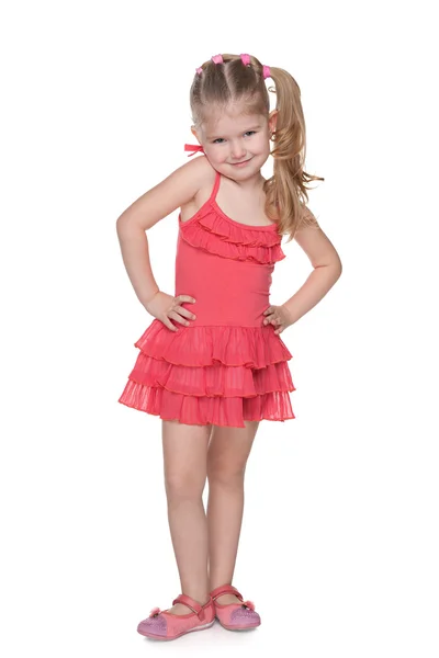 Vrij klein meisje in een rode jurk — Stockfoto