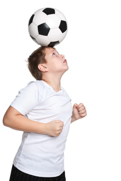 Активный мальчик с футбольным мячом — стоковое фото