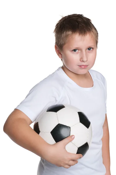 Jovem com bola de futebol — Fotografia de Stock