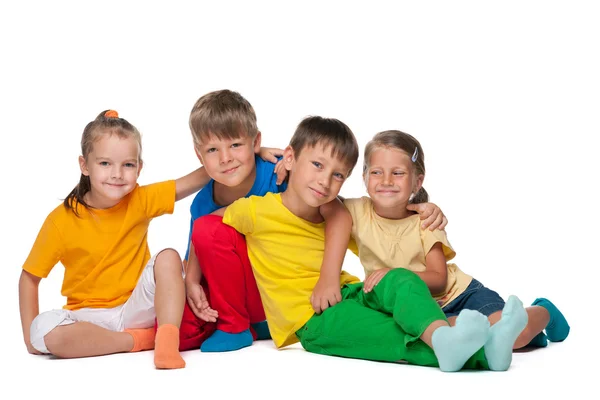Vier vrolijke kinderen — Stockfoto
