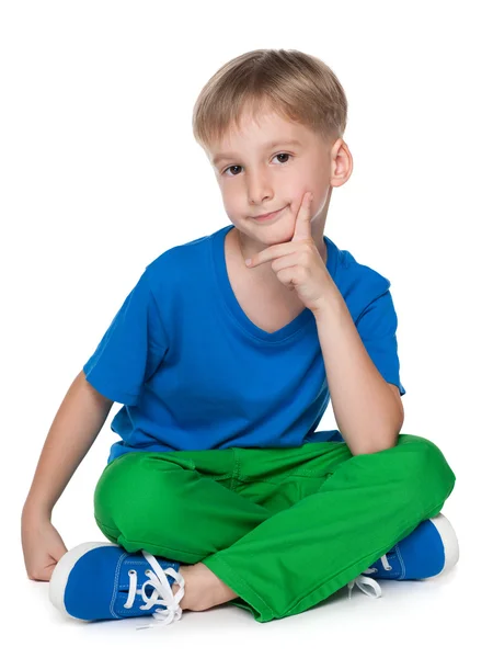 青いシャツの巧妙な小さな男の子 — ストック写真
