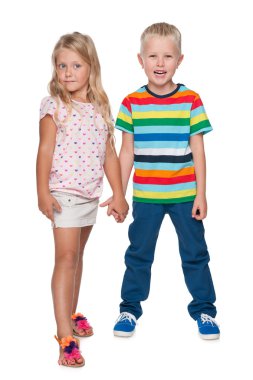 İki sarışın çocuk