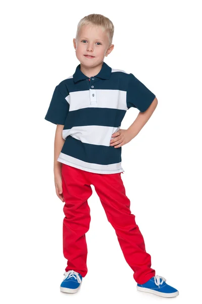 De jonge jongen mode in de rode broek — Stockfoto