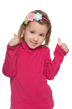 Küçük kız parmaklarını havaya