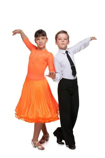 Мальчик и девочка танцуют — стоковое фото