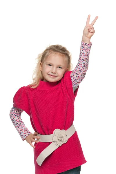 Pretty little girl shows victory sign — Stock Photo, Image