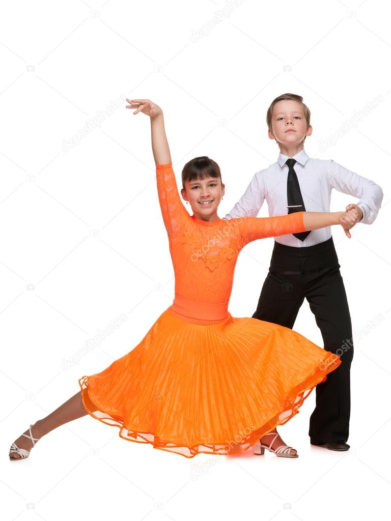Смотреть видео Estos niños sorprendieron al mundo entero bailando Salsa на ВМире бесплатно