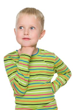 Serin genç çocuk düşünüyor