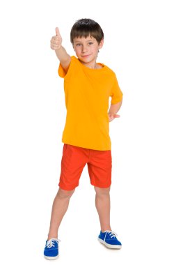 Sevimli genç çocuk ile baş parmağını