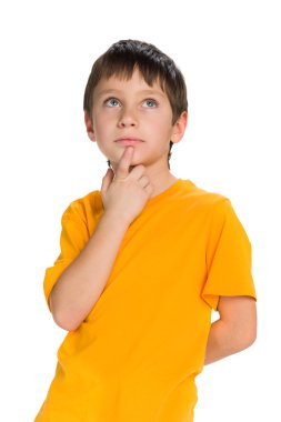 Düşünceli çocuk baktı