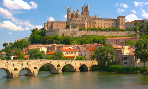 Beziers en un día de primavera — Foto de Stock