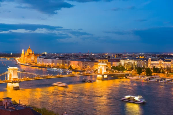 Budapest city in a spring evening — Stock Photo, Image