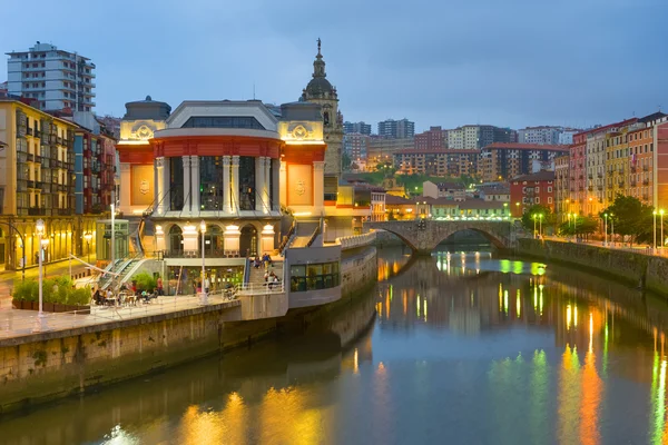 Bilbao i en sommarkväll — Stockfoto