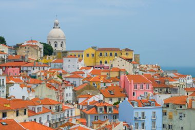 Alfama yazında Lisbon'da