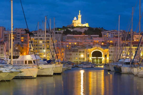 Yachts i Marseille port på natten — Stockfoto