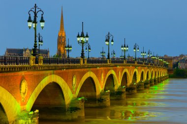 Yaz gece Bordeaux