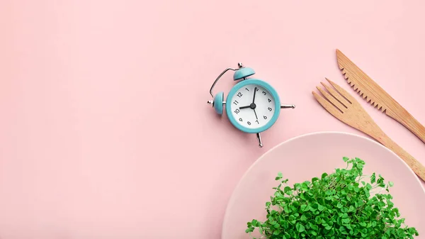 Alarm Clock Cutlery Plate Greenery Pink Intermittent Fasting Dieting Concept — Stock Photo, Image