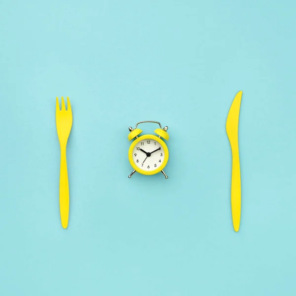 Intermittent Fasting Diet Lunch Time Yellow Alarm Clock Cutlery Blue — Stock Photo, Image