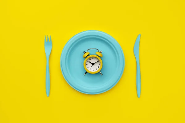 Intermittent Fasting Lunch Time Diet Alarm Clock Plate Cutlery Yellow — Stock Photo, Image