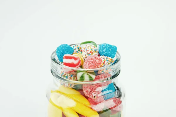 Verschiedene Bonbons Einem Glas Auf Weißem Hintergrund — Stockfoto