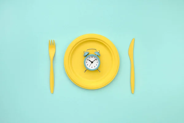 Intermittent Fasting Lunch Time Diet Alarm Clock Plate Cutlery Yellow — Stock Photo, Image