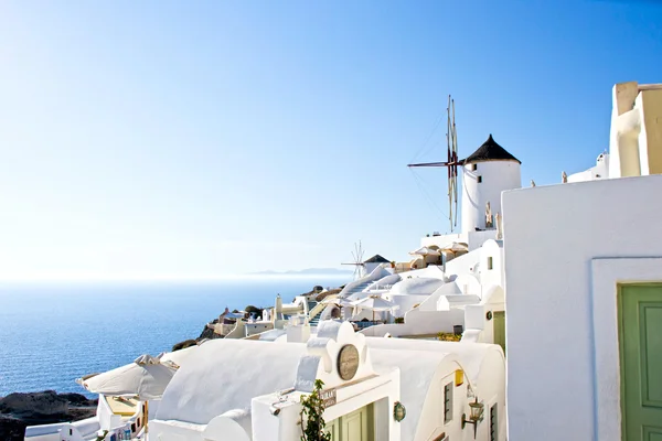 Santorini with buildings and costs — Stock Photo, Image