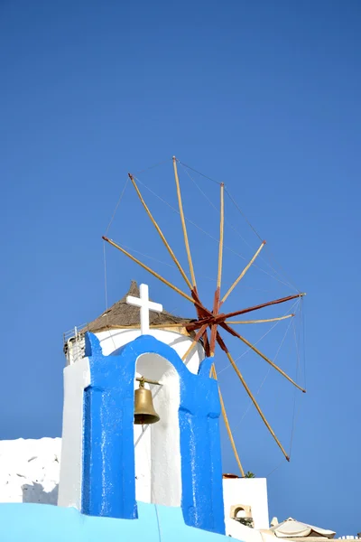 Santorini con molino de viento —  Fotos de Stock