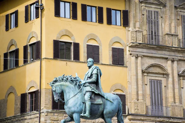 Конная статуя Козимо Медичи — стоковое фото