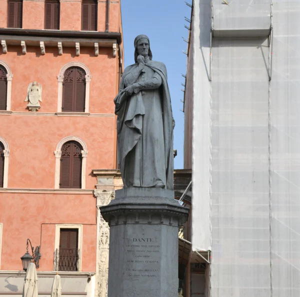 Standbeeld van dante — Stockfoto