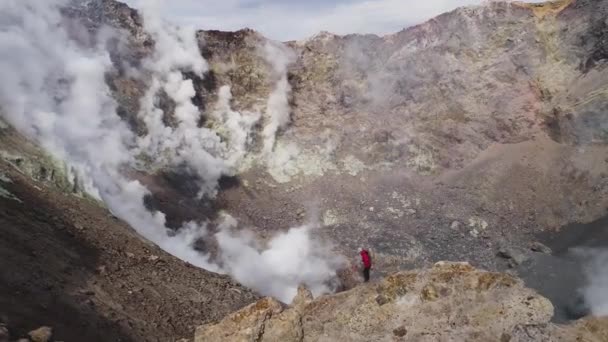 Sebuah Pemandangan Mata Burung Atas Gunung Geyser Kamchatka Rusia Kabut — Stok Video