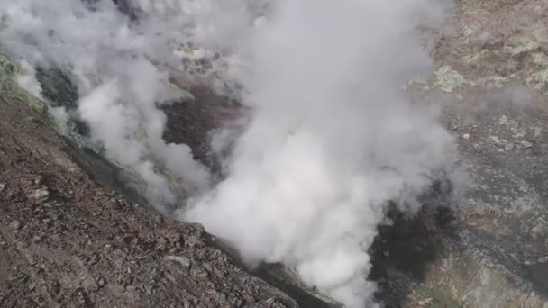 Uma Vista Panorâmica Sobre Gêiseres Montanha Kamchatka Rússia Nevoeiro Aposta — Vídeo de Stock