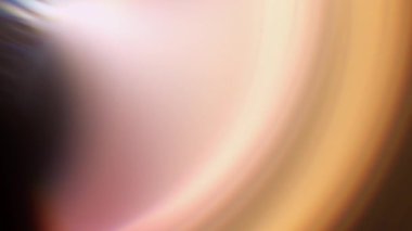 Prism Gökkuşağı Işıkları Kara Arkaplan 'a vuruyor. Çok renkli ışık 4K görüntü sızdırıyor. Doğal aydınlatma ışınları bokeh etkisi. Çekimlerinizi birleştirmek, videoyu biçimlendirmek, geçişlerinizi.