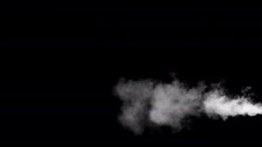 Karanlık arka planda ağır çekimde yumuşak sis. Gerçekçi atmosferik gri duman. Soyut sis bulutu. 4K içinde sis ve duman akışı efekti.