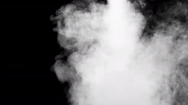 Niebla Suave Cámara Lenta Sobre Fondo Oscuro Humo Gris Atmosférico — Vídeo de stock