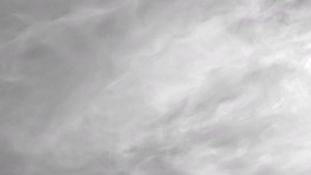 黒い背景に自然霧の煙霧 4K映像のためのあなたの作曲上のあなたの映像 — ストック動画