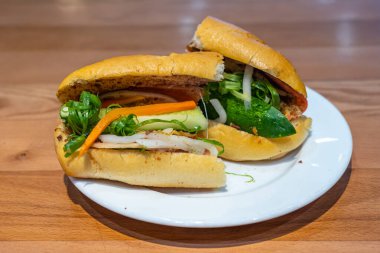 Vietnam mutfağı meşhur- banh mi, çıtır domuz sandviçi 