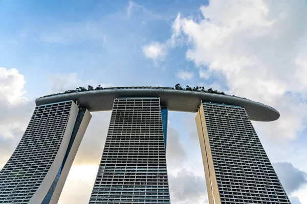 Singapur, 1 de febrero de 2020: Edificio moderno con arquitectura especial en Singapur — Foto de Stock