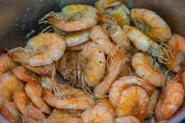 Çin yemeği - tatlı soslu haşlanmış karides