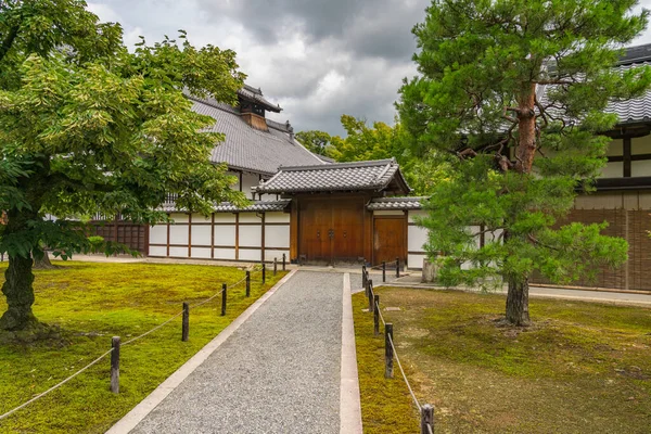 Woonkamer in Kuri Hall, Kinkakuji Tempel — Stockfoto