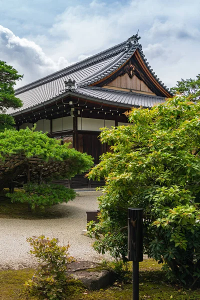 Verticale foto van de woonkamer, Kinkakuji Tempel — Stockfoto