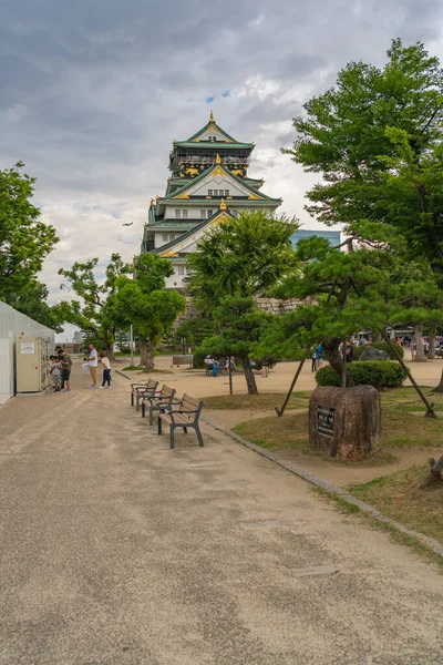 2 juli 2018, Osaka - Japan: verticale foto van het prachtige kasteel van Osaka Poort — Stockfoto