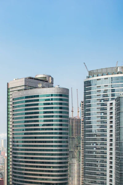 Vertikale Aufnahme moderner Bürogebäude im Finanzviertel — Stockfoto