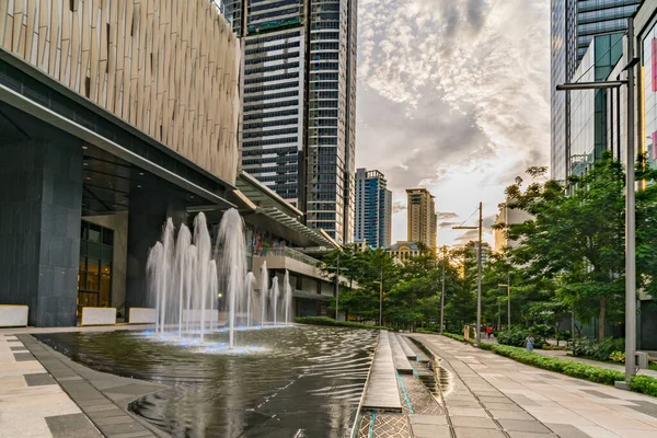 5 agosto 2018 - BGC, Manila: Distrito financiero en Taguig, Metro Manila, Filipinas — Foto de Stock