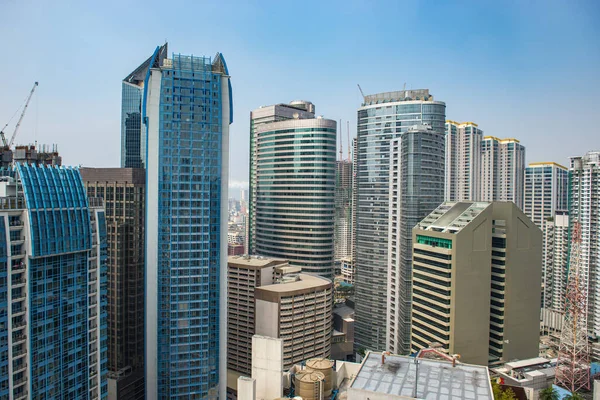 Edificios en el centro de negocios Makati city, Philippines — Foto de Stock
