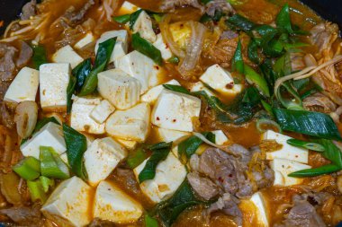 Baharatlı Kore Kimchi çorbası - Tofulu Kimchi Jjigae 