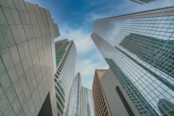 Foto de las torres financieras futuristas en Makati City, Filipinas — Foto de Stock