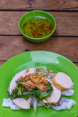 Geleneksel Vietnam kahvaltısı - Banh Cuon, pirinç erişteleri
