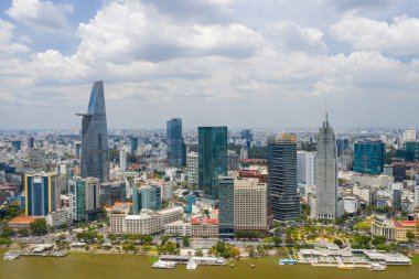 Ho Chi Minh finans binaları ve kuleleri olan şehir manzarası