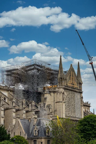 Los trabajos de reconstrucción de Notre Dame de Paris después del incendio — Foto de Stock