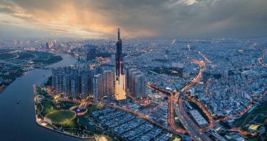 Ho Chi Minh Şehri 'nin en üst manzarası ve güzel günbatımında Landmark 81.